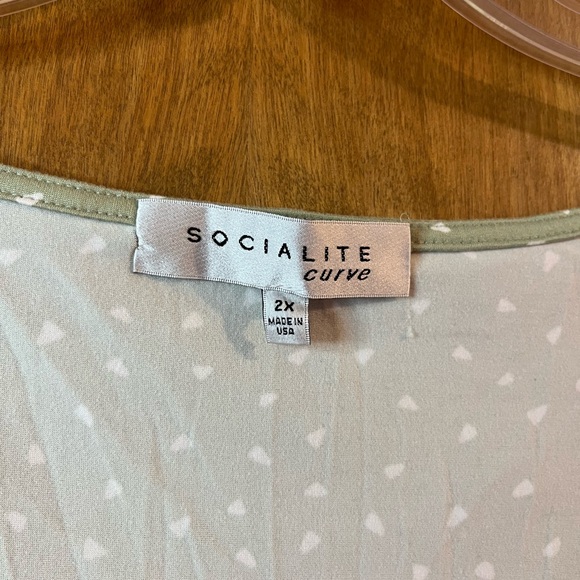 SOCIALITE green & white pattern puffy sleeve square neck short sleeve top - Picture 2 of 4